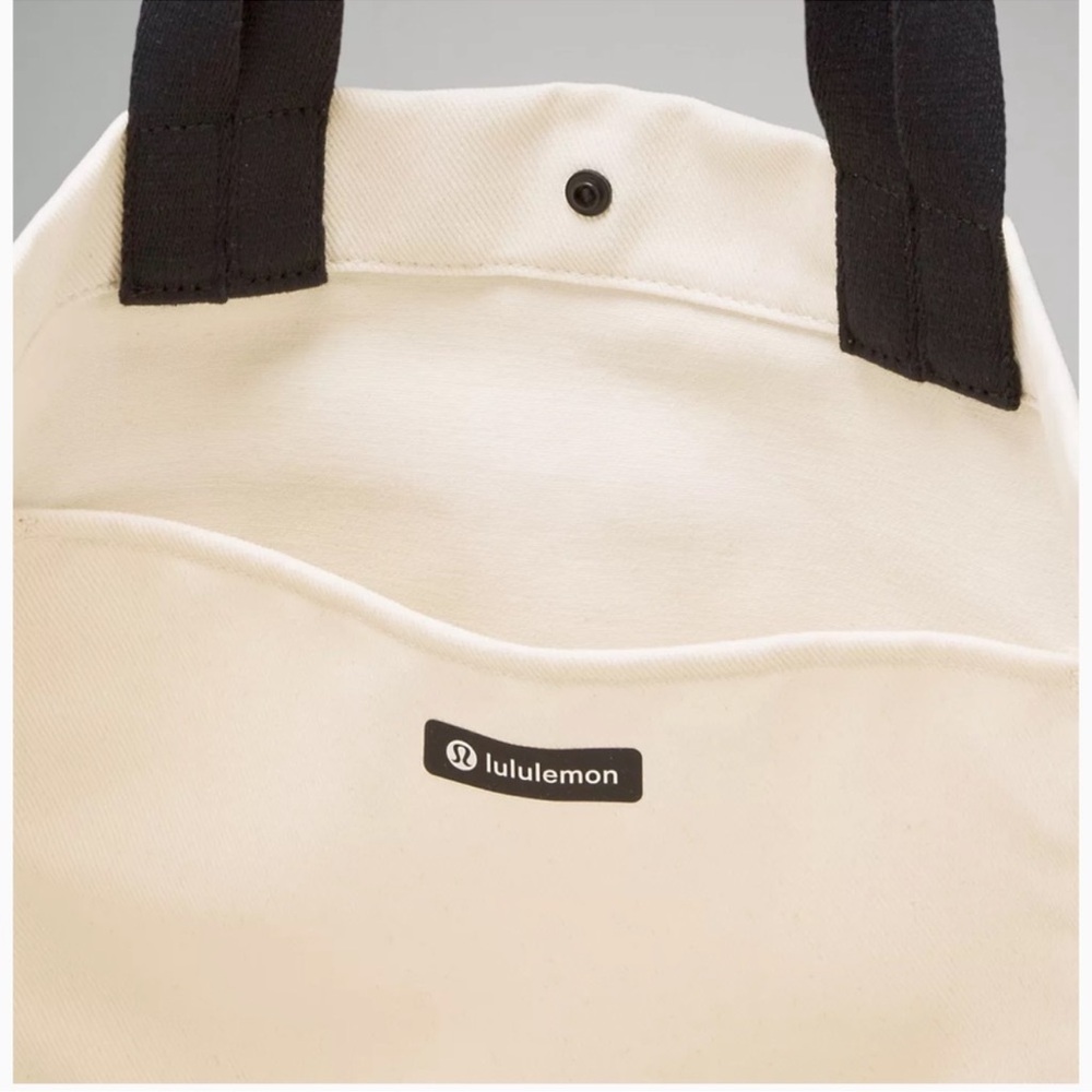Lululemon Athletica Cream and Black Tote Bag - Picture 4 of 4